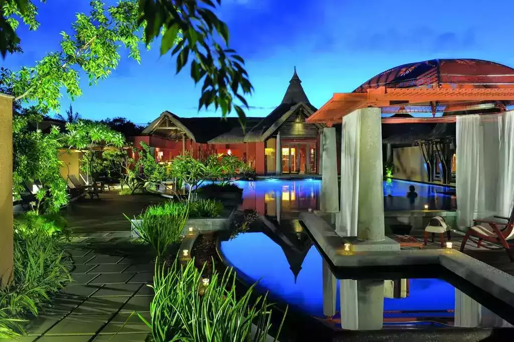 8 Day Victoria Falls And Mauritius Combo