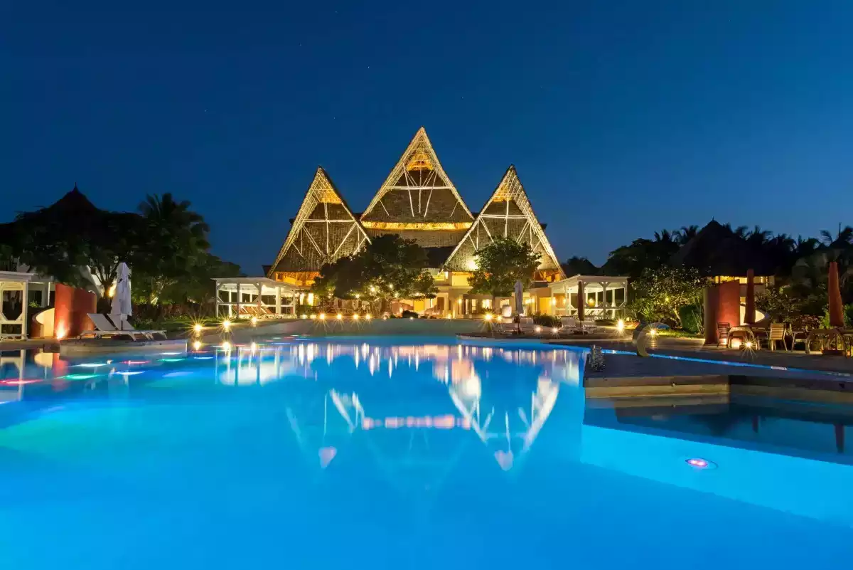 15 Day Safari Botswana, Vic Falls, Zanzibar