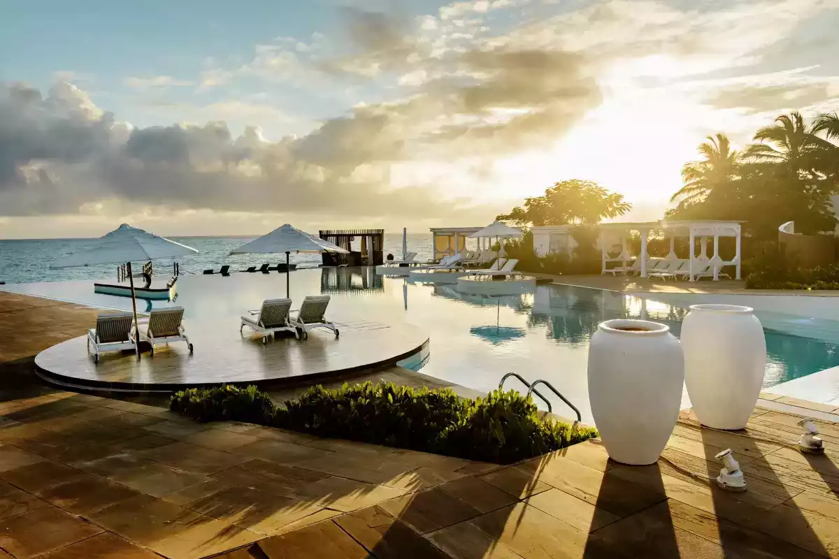 15 Day Safari Botswana, Vic Falls, Zanzibar